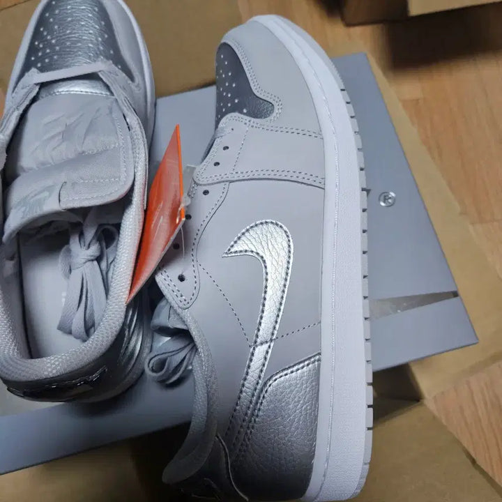 [BUNJANG] Nike Jordan 1 Low OG Metallic Silver Sneakers / 나이키 조던1 로우 OG 메탈릭 실버 285미리