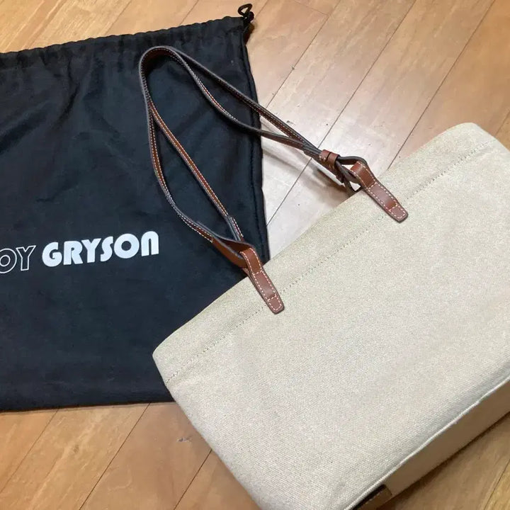[BUNJANG] Joy Gryson Canvas Shoulder Bag / 조이그라이슨 캔버스 숄더백 택포 4만원