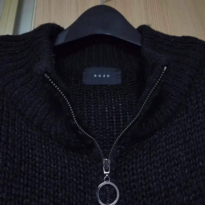 [BUNJANG] ROAD Half-Neck Black Knit (L) / (L) ROAD 하프넥 블랙 니트