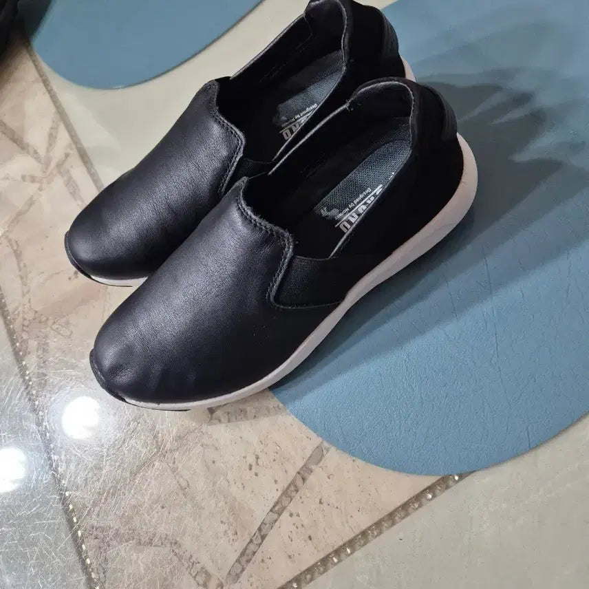 [BUNJANG] Skechers Black Slip-on Sneakers / 스코노 블랙 슬립온 운동화 새상품
