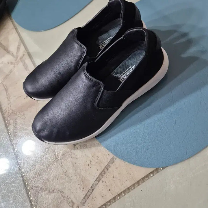 [BUNJANG] Skechers Black Slip-on Sneakers / 스코노 블랙 슬립온 운동화 새상품