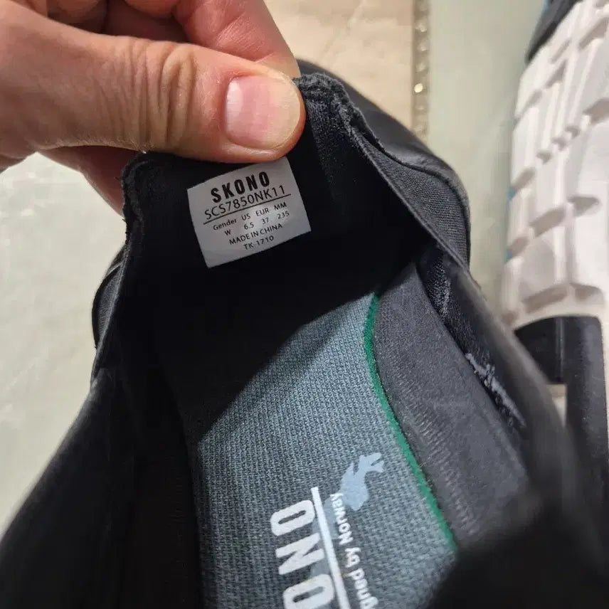 [BUNJANG] Skechers Black Slip-on Sneakers / 스코노 블랙 슬립온 운동화 새상품