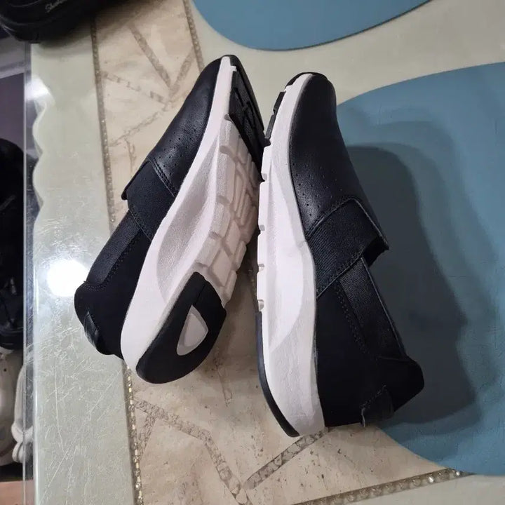 [BUNJANG] Skechers Black Slip-on Sneakers / 스코노 블랙 슬립온 운동화 새상품