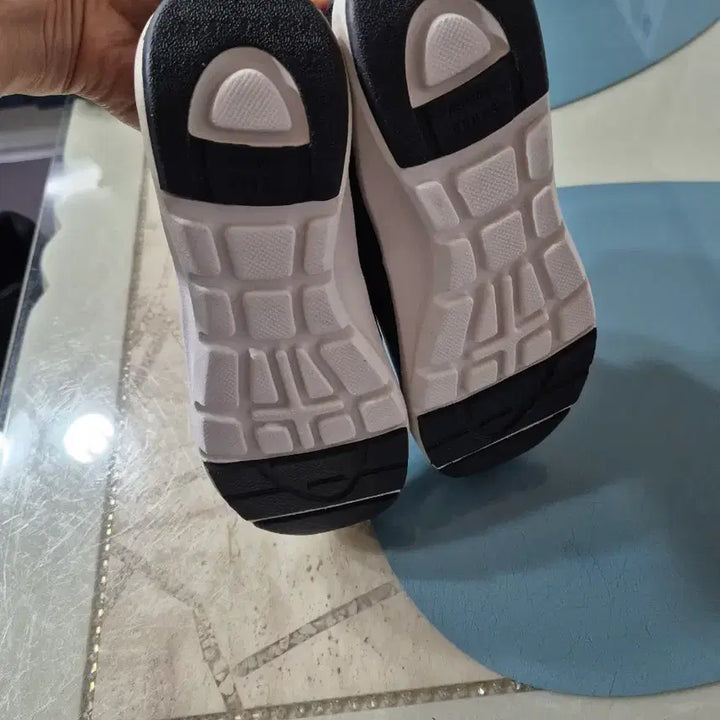 [BUNJANG] Skechers Black Slip-on Sneakers / 스코노 블랙 슬립온 운동화 새상품