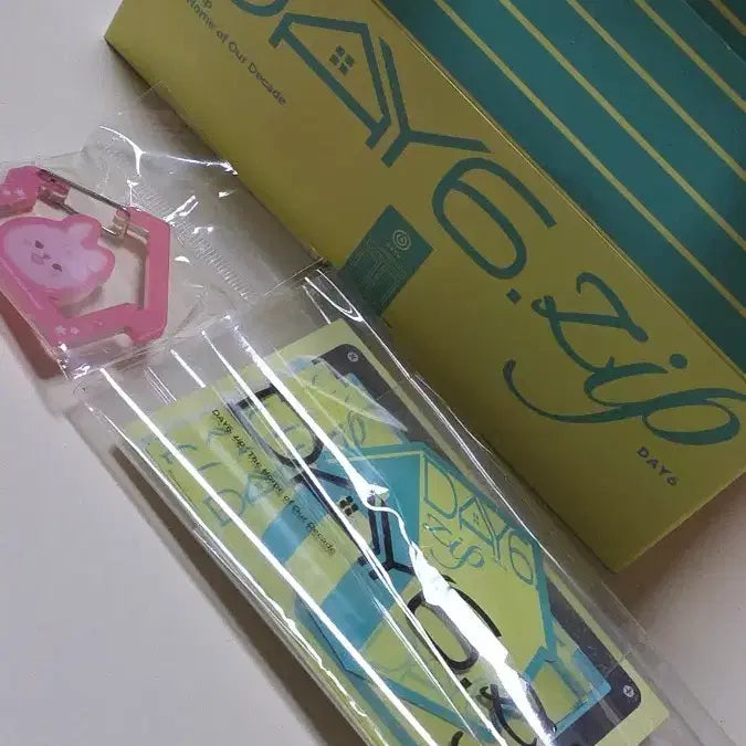 [BUNJANG] Day6 10th Anniversary Popup Candle Set with Photocard and Phil Carabiner / 포카포함) 필 카라비너+데이식스 10주년 팝업 캔들 세트
