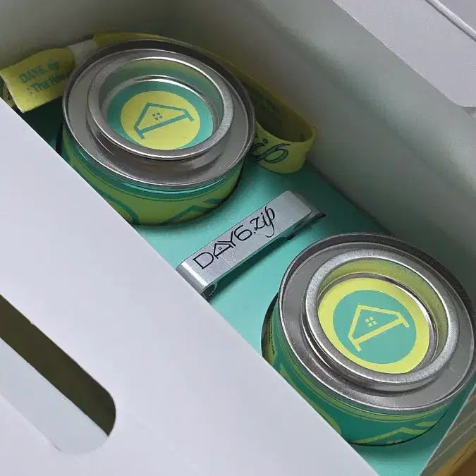 [BUNJANG] Day6 10th Anniversary Popup Candle Set with Photocard and Phil Carabiner / 포카포함) 필 카라비너+데이식스 10주년 팝업 캔들 세트