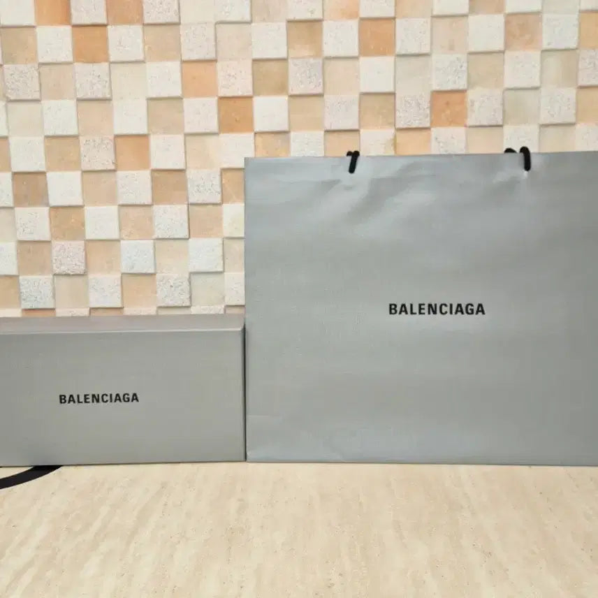 [BUNJANG] Balenciaga Box and Shopping Bag Set / [정품]발렌시아가 박스+쇼핑백 SET,발렌아가 쇼핑백,발렉시아가 운동화