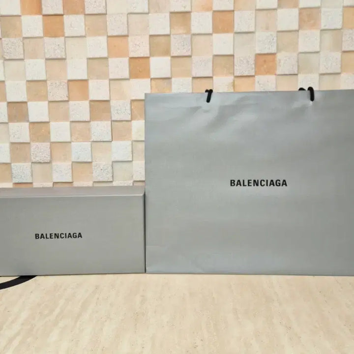 [BUNJANG] Balenciaga Box and Shopping Bag Set / [정품]발렌시아가 박스+쇼핑백 SET,발렌아가 쇼핑백,발렉시아가 운동화