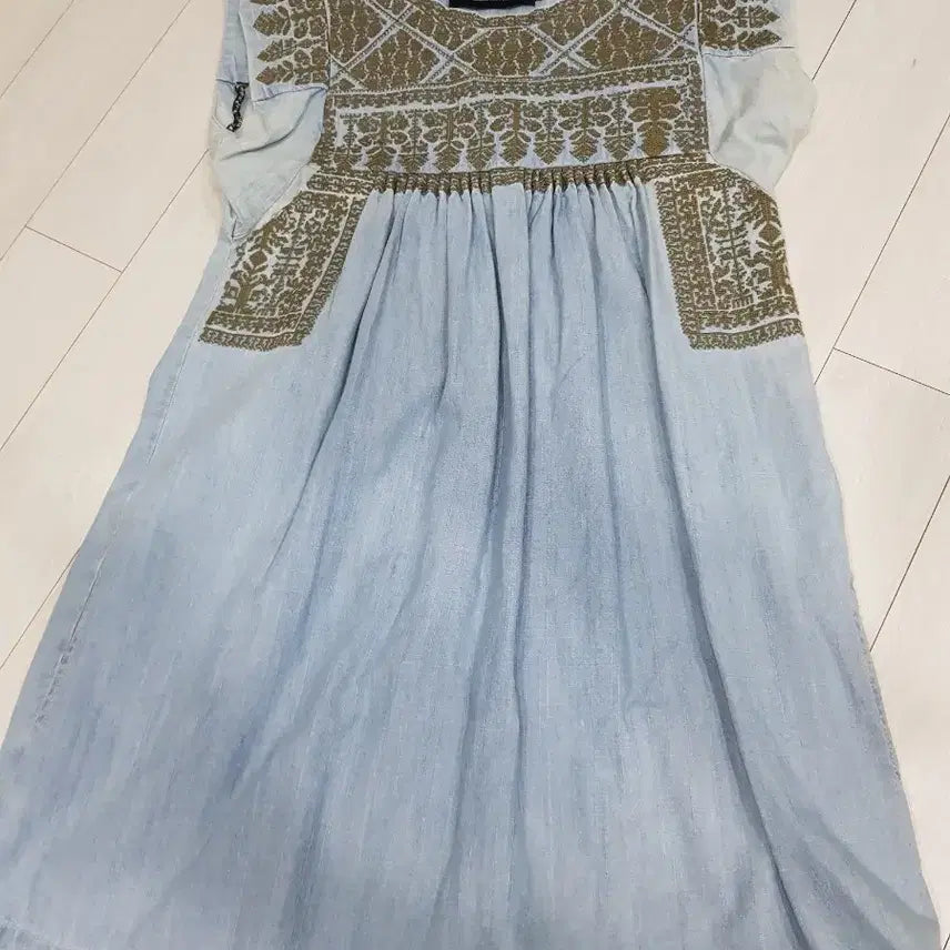 [BUNJANG] Ethnic Embroidered Denim Dress / 에스닉 자수 데님 원피스