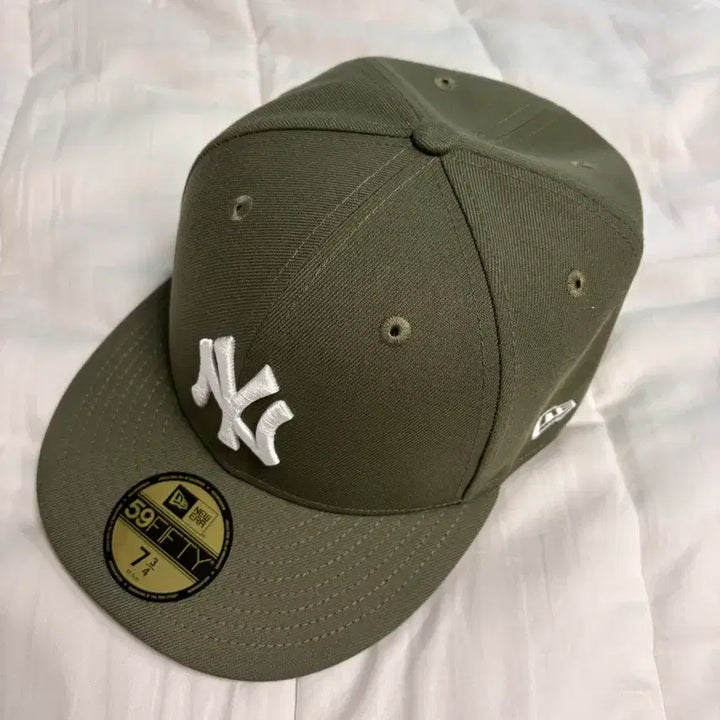 [BUNJANG] New Era MLB Yankees FITTED Cap Olive / (61.5 새상품)뉴에라 MLB 양키스 피티드캡 올리브