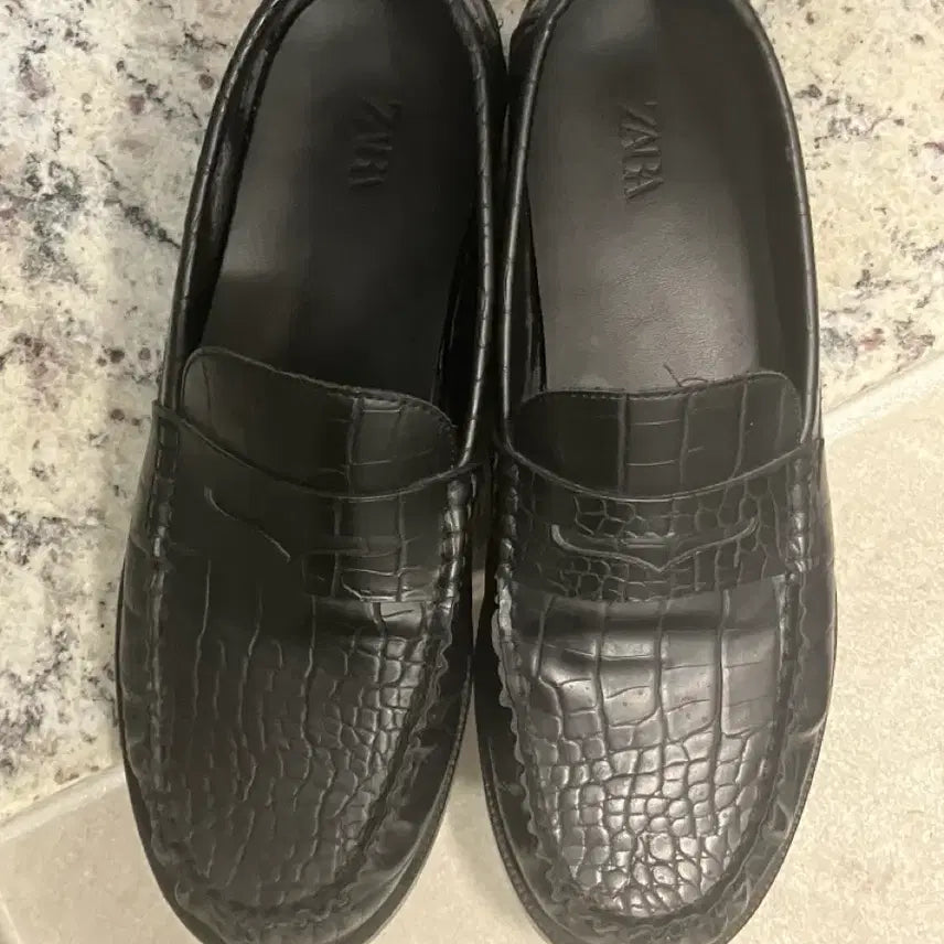 [SOLD OUT] (270) 자라 로퍼 블랙