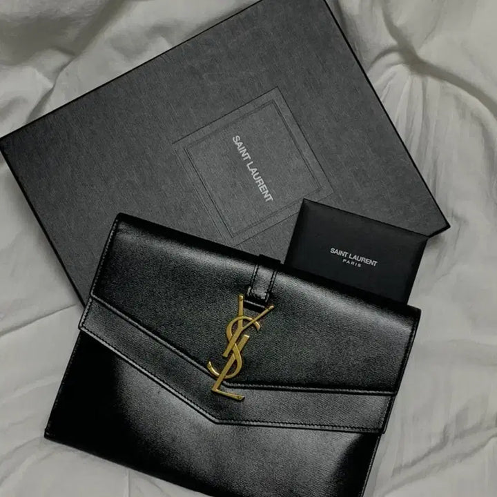 [BUNJANG] Yves Saint Laurent Monogram Clutch / 입생로랑 클러치