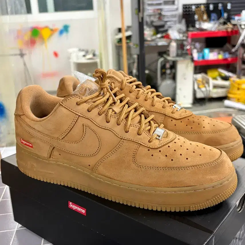 [SOLD OUT] 나이키 슈프림 에어포스1 플랙스 된장 290