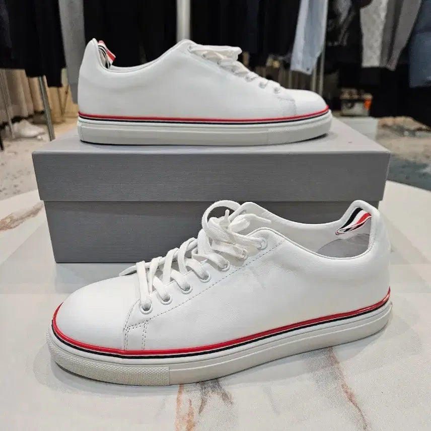[BUNJANG] Thom Browne White Sneaker (270mm) / [정품/새상품/9사이즈/선물] 톰브라운 삼선 화이트 스니커즈 270mm