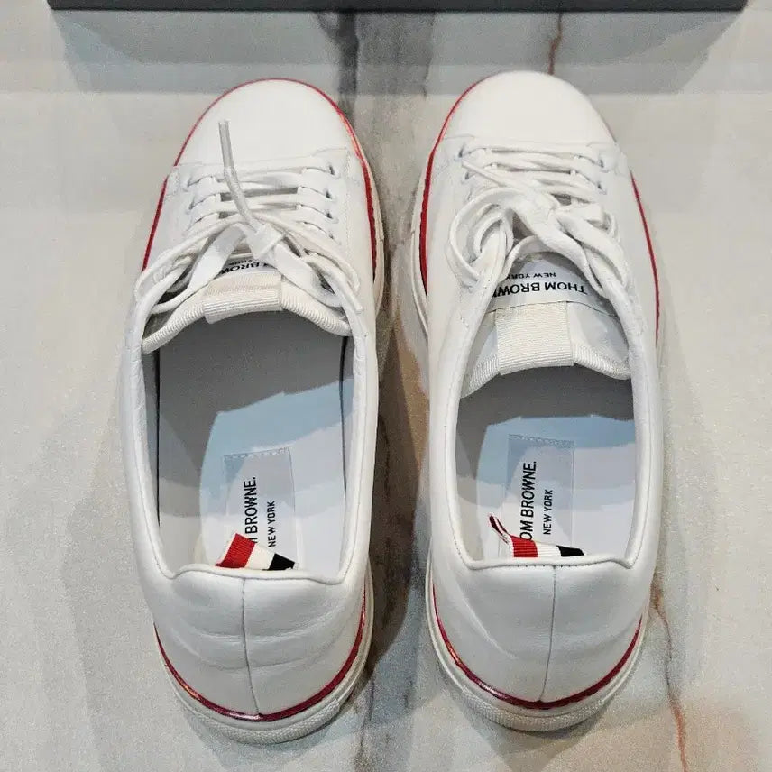 [BUNJANG] Thom Browne White Sneaker (270mm) / [정품/새상품/9사이즈/선물] 톰브라운 삼선 화이트 스니커즈 270mm