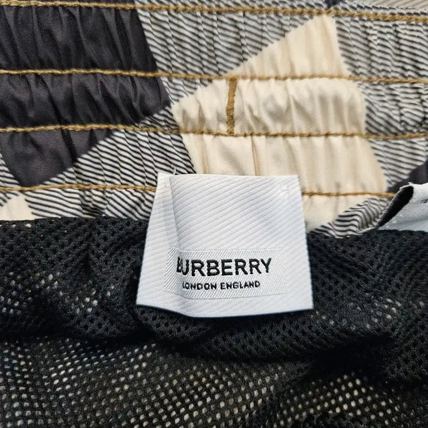 [BUNJANG] Burberry Check Pattern Swim Shorts / [정품/새상품급/L사이즈] 버버리 체크 패턴 반바지 스윔팬츠