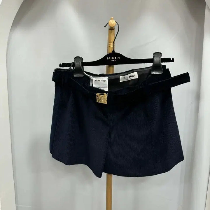 [BUNJANG] Miu Miu Corduroy Skirt (Size 38) / 미우미우 코듀로이 스커트 38사이즈