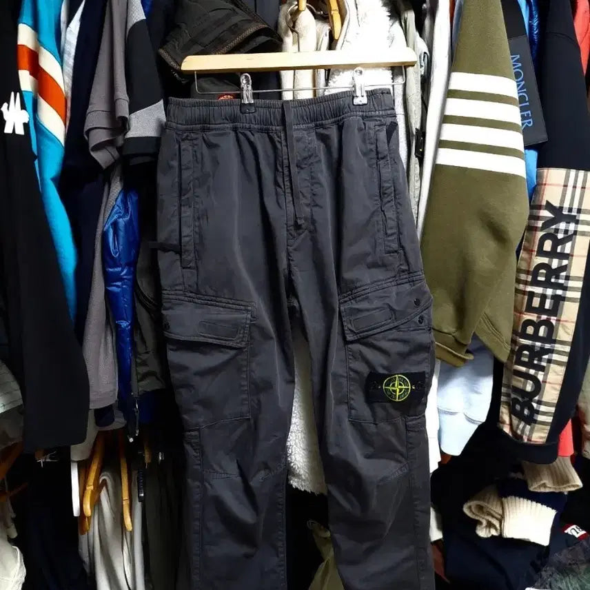 [BUNJANG] Stone Island Cargo Pants Black Regular Fit / 스톤아일랜드 카고 바지 블랙 밴딩 레귤러핏 백화점판