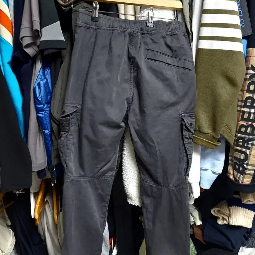 [BUNJANG] Stone Island Cargo Pants Black Regular Fit / 스톤아일랜드 카고 바지 블랙 밴딩 레귤러핏 백화점판