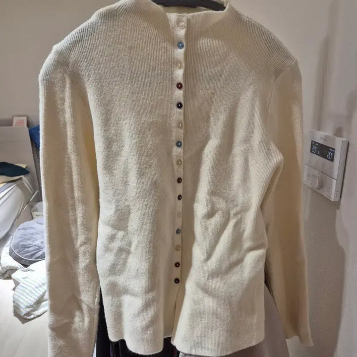 [BUNJANG] Ivory Button Knit Sweater / 아이보리 단추 니트