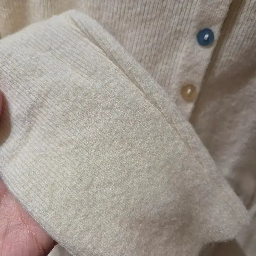 [BUNJANG] Ivory Button Knit Sweater / 아이보리 단추 니트