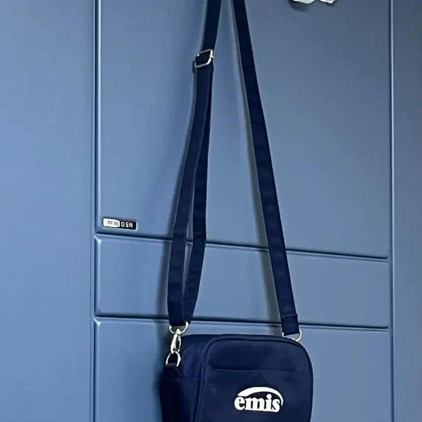[BUNJANG] emis Logo Square Bag Navy / emis 이미스 로고 사각백 네이비 (단종템)