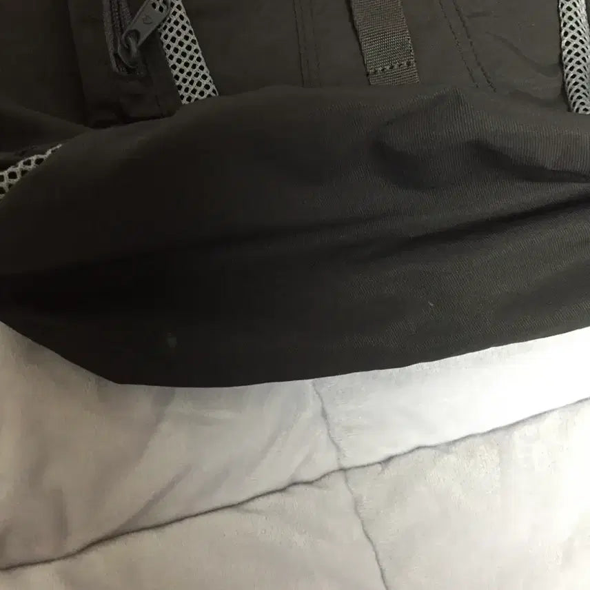 [BUNJANG] KOISEYO Logo Backpack Charcoal / 코이세이오 로고 백팩 차콜