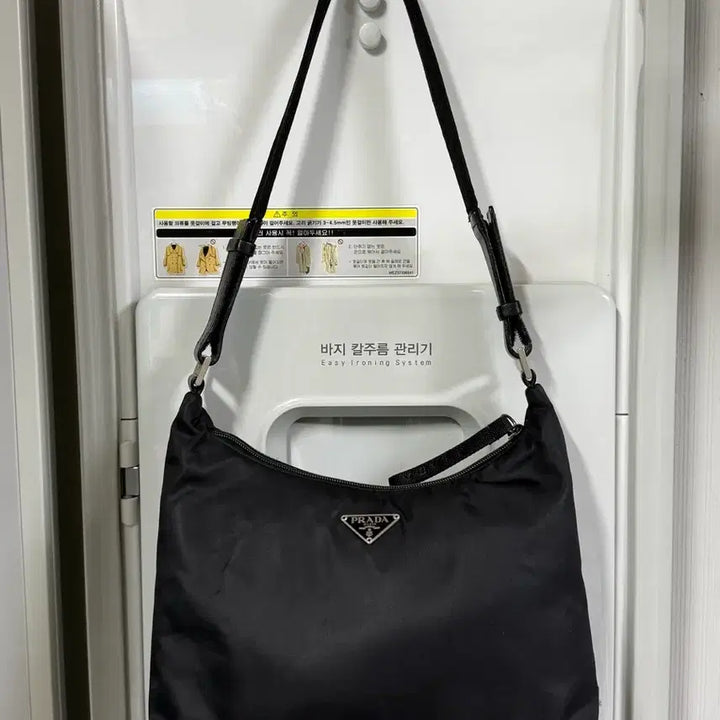 [SOLD OUT] 프라다 벨크로 호보 백