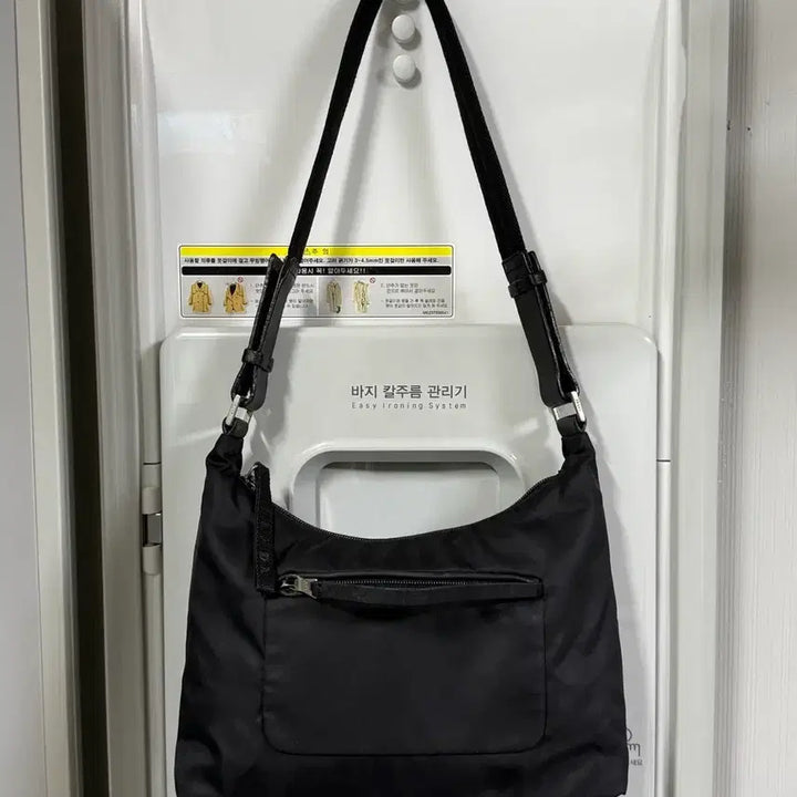 [SOLD OUT] 프라다 벨크로 호보 백