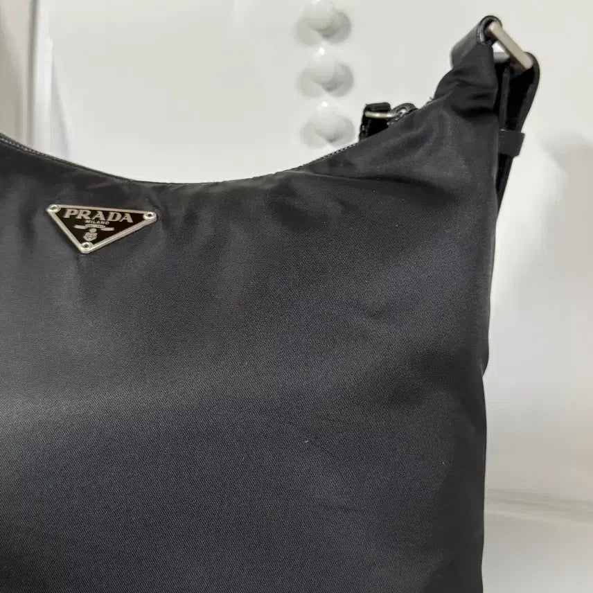 [SOLD OUT] 프라다 벨크로 호보 백