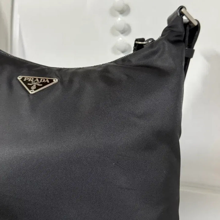 [SOLD OUT] 프라다 벨크로 호보 백