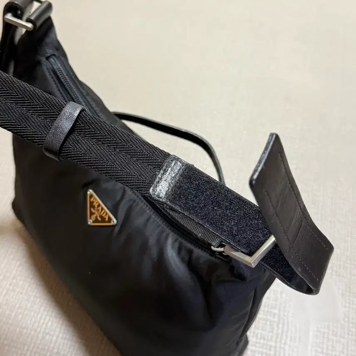 [SOLD OUT] 프라다 벨크로 호보 백