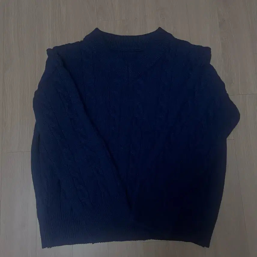 [BUNJANG] V-Neck Cable Knit Sweater / 브이넥 루즈핏 꽈배기 니트