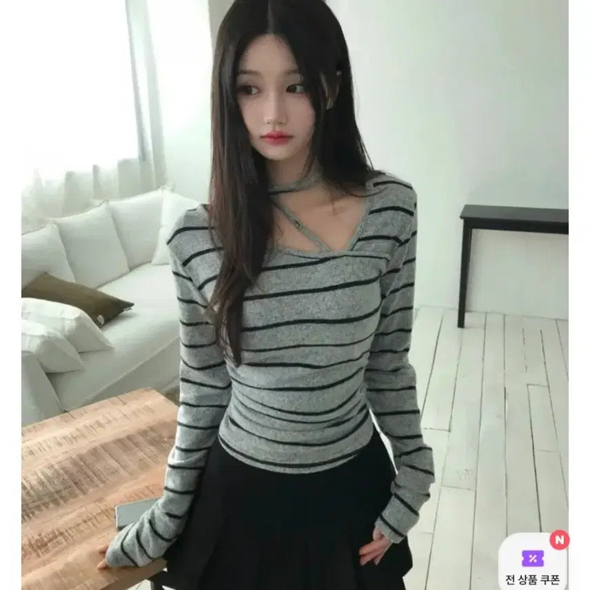 [SOLD OUT] 스트라이프 스트랩 롱슬리브 니트