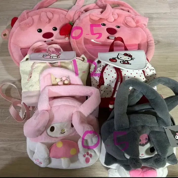 [BUNJANG] Sanrio and Crayon Shin-chan Bag and Pouch Collection / 판매) 사진 12장 산리오,짱구 가방 파우치 모음