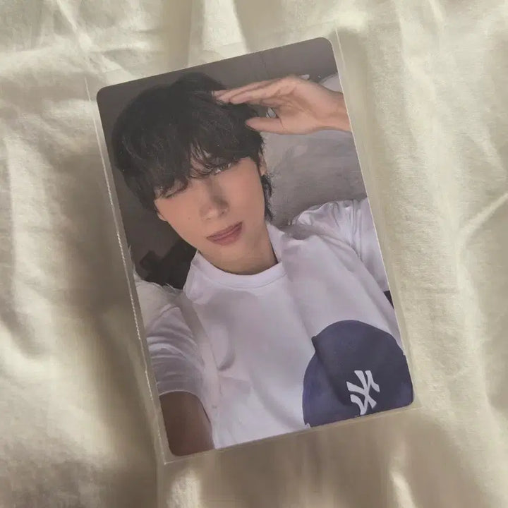 [BUNJANG] TXT Huening Kai Sanctuary Angel Version Photocard / 휴닝카이 포카 양도