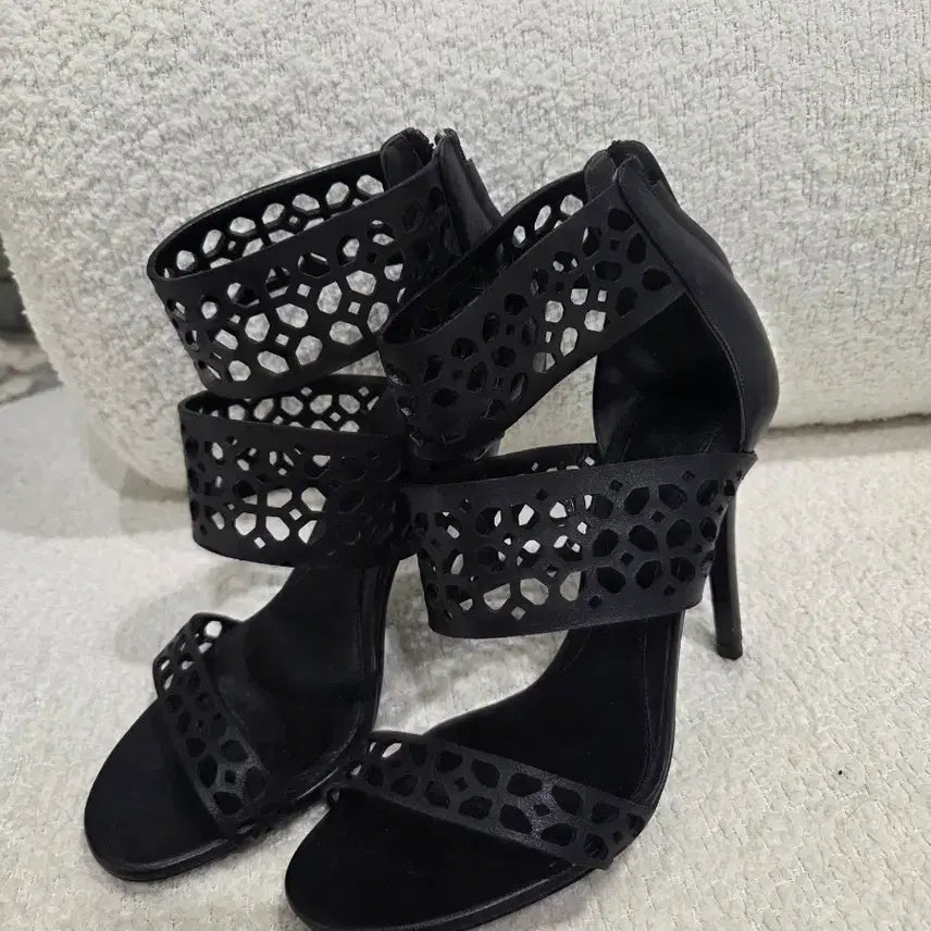 [BUNJANG] Alexander McQueen Cutout Heel Sandals / 알렉산더 맥퀸 블랙 컷아웃 힐 샌들 36.5 여성슬리퍼구두