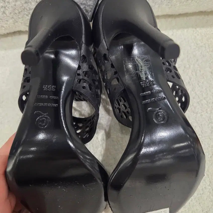 [BUNJANG] Alexander McQueen Cutout Heel Sandals / 알렉산더 맥퀸 블랙 컷아웃 힐 샌들 36.5 여성슬리퍼구두