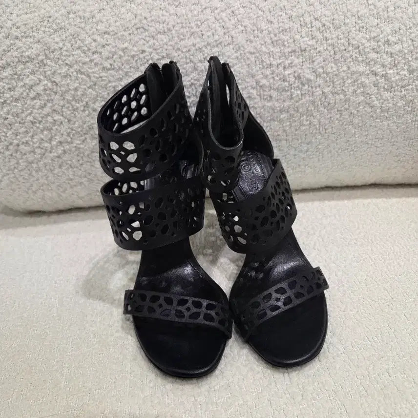 [BUNJANG] Alexander McQueen Cutout Heel Sandals / 알렉산더 맥퀸 블랙 컷아웃 힐 샌들 36.5 여성슬리퍼구두