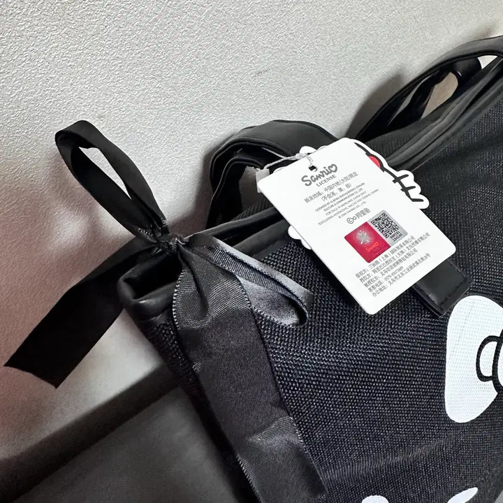 [BUNJANG] Hello Kitty Black Tote Bag with Ribbon / 헬로키티 블랙 토트백 리본