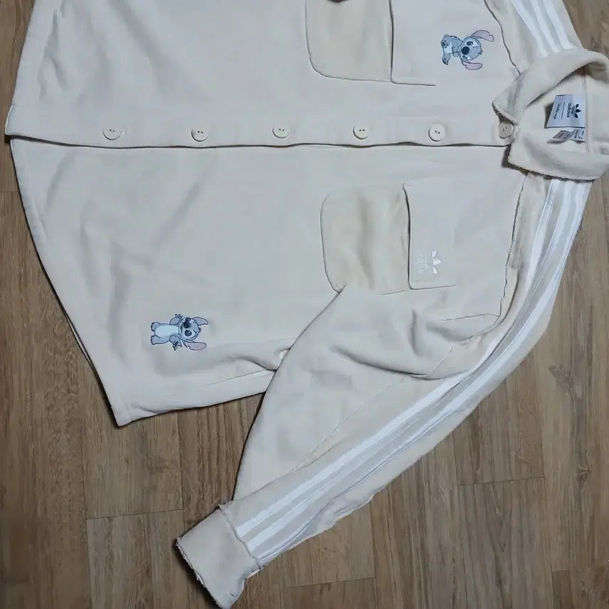 [BUNJANG] Adidas x Disney Stitch Collaboration Sweatshirt / Adidas 아디다스 스티치 디즈니 타올 셔츠 콜라보 스웻 남방