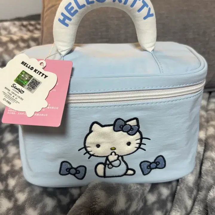 [BUNJANG] Hello Kitty Pouch Handbag / 헬로키티 파우치 하늘색 가방