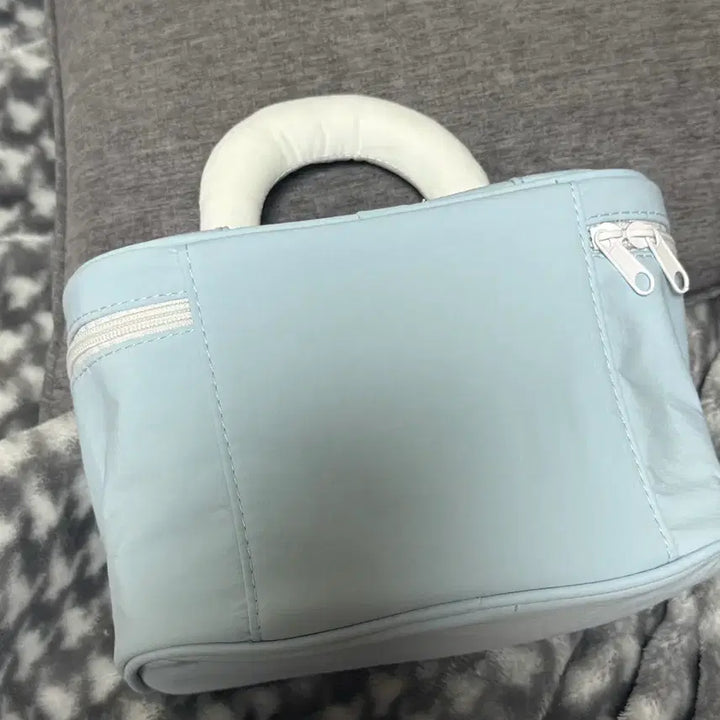 [BUNJANG] Hello Kitty Pouch Handbag / 헬로키티 파우치 하늘색 가방