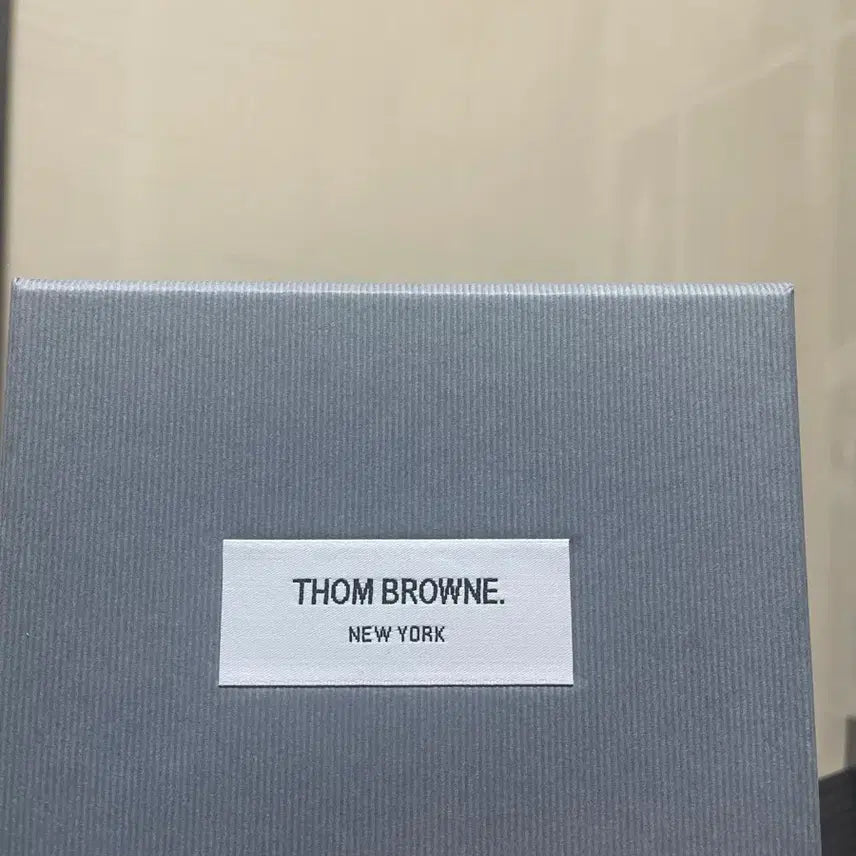 [SOLD OUT] 톰브라운 블랙 프레인 카드지갑 판매합니다