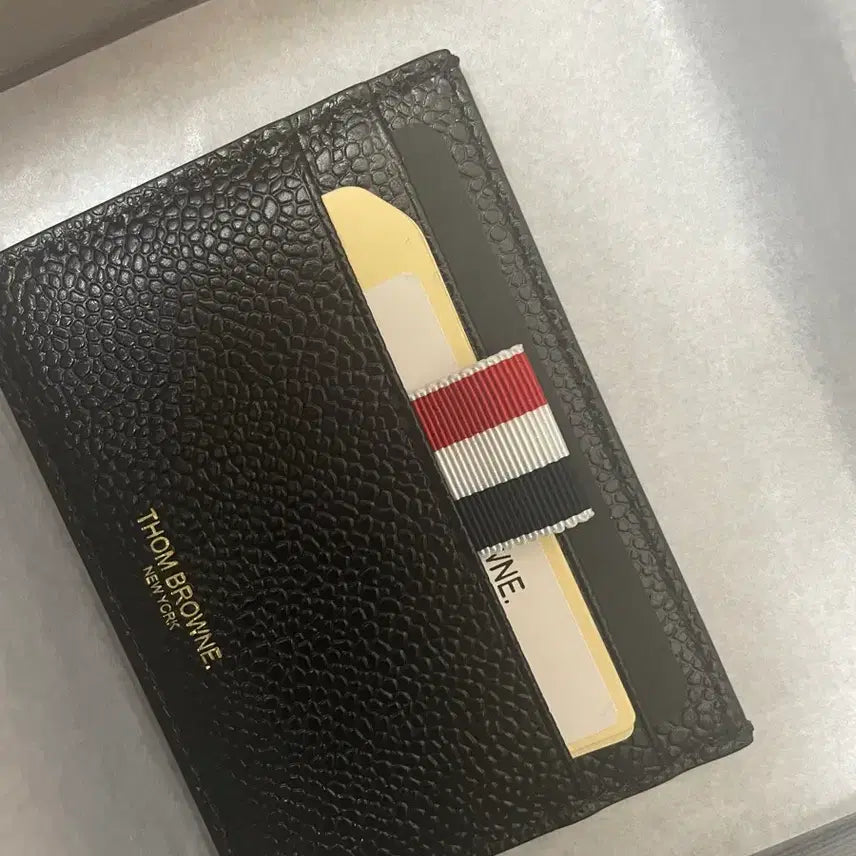[SOLD OUT] 톰브라운 블랙 프레인 카드지갑 판매합니다