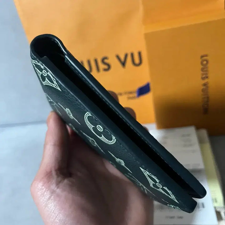 [BUNJANG] Louis Vuitton Eclipse Shadow Multiple Wallet / [새상품급,풀구성] 루이비통 이클립스 쉐도우 멀티플월릿 반지갑