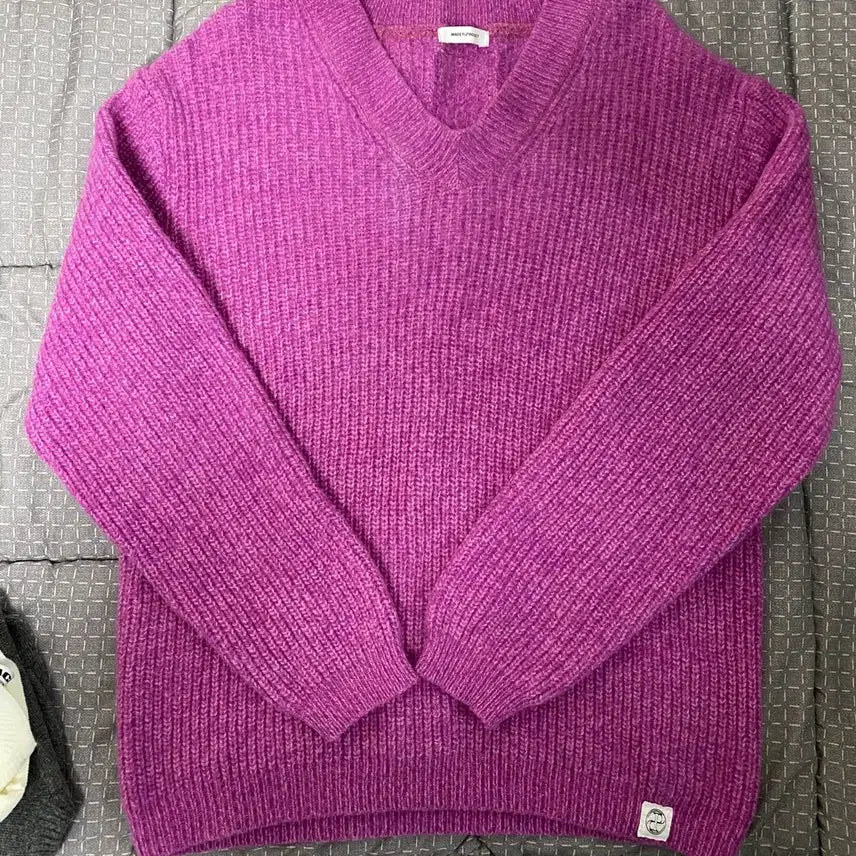 [BUNJANG] Please Project V-Neck Lambswool Knit Pink / 플리즈프로젝트 브이넥 렘스울 니트 핑크