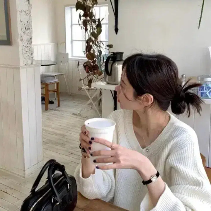 [BUNJANG] Dehau Crop V-Neck Knit Sweater / [드하우] 콩브이니트 크롭브이넥니트