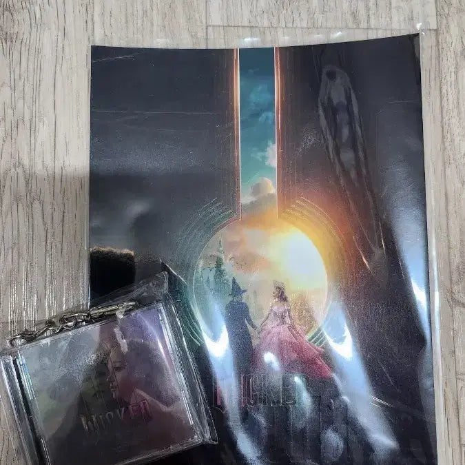 [BUNJANG] Wicked NFC Keyring & Postcard Set / 위키드 포굿 NFC 키링 & 엽서