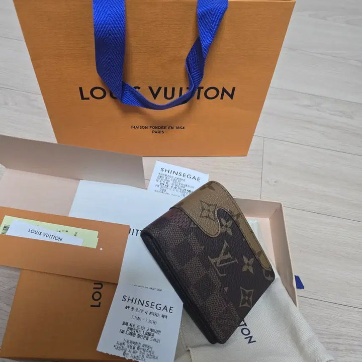 [BUNJANG] Louis Vuitton Limited Edition Bifold Wallet / 루이비통 한정판 반지갑 초민트급